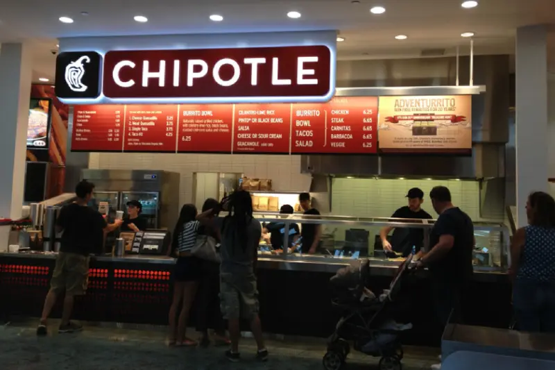 Chipotle hizo un negocio millonario vendiendo comida mexicana en EE.UU.; ahora probará si puede hacer lo mismo en México