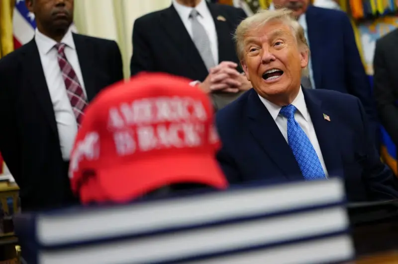 Trump asegura tener una conversación directa con Putin tras ataque a Ucrania