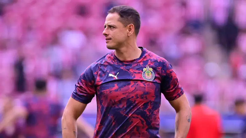‘Chicharito’ asegura que se malinterpretó su comentario de que finalizó “sin ganas de jugar al futbol” en Guadalajara