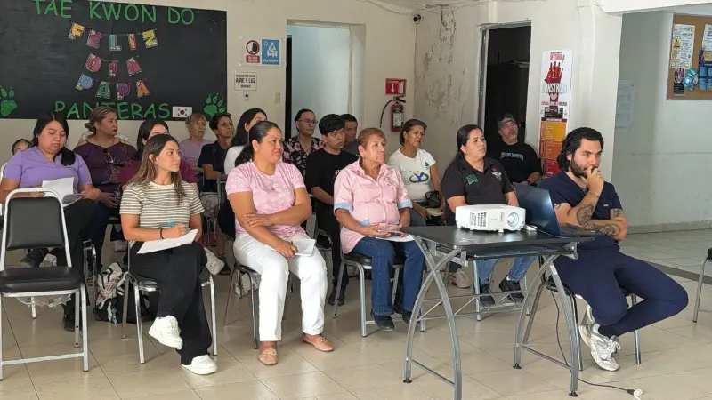 Personal de centro comunitario de Torreón se capacita para responder a emergencias