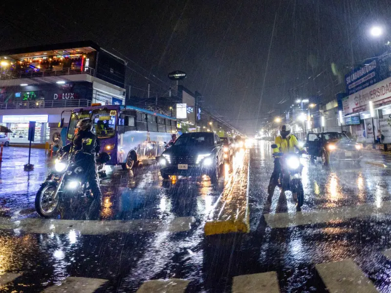 Toca empaparse este jueves: Activan doble ALERTA por lluvias y granizo en 11 alcaldías de CDMX