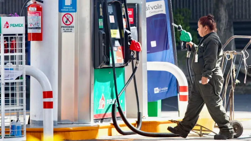 Hacienda vuelve a subsidiar la gasolina Premium por alza del petróleo