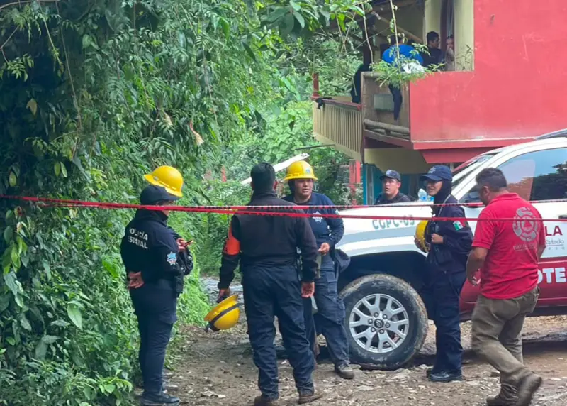 Riesgo para rescatistas obliga a suspender labores en caverna donde murió una familia en Cuetzalan