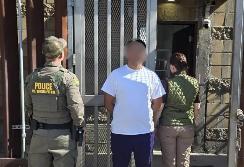 Patrulla Fronteriza entrega a México a hombre buscado por robo de vehículos