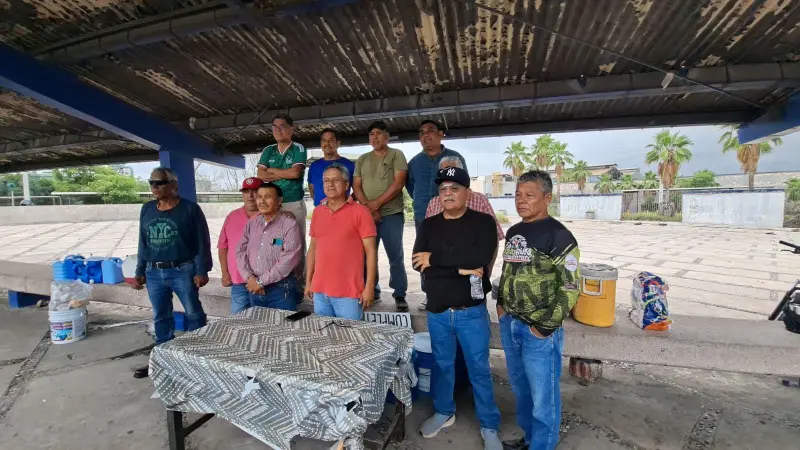 Exobreros de AHMSA reiteran: ‘no saldrá nada de la planta’; montacargas reclamado por Bravo Montacargas vale 20 mdd