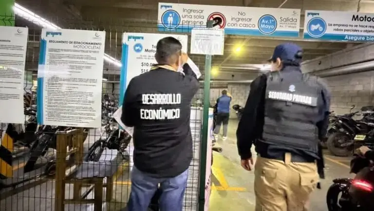 Suspenden cobro a motocicletas en Luna Parc por falta de autorización