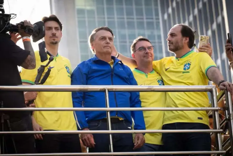El Supremo de Brasil aísla a Jair Bolsonaro: prohíbe durante 90 días las visitas de su hijo Flávio
