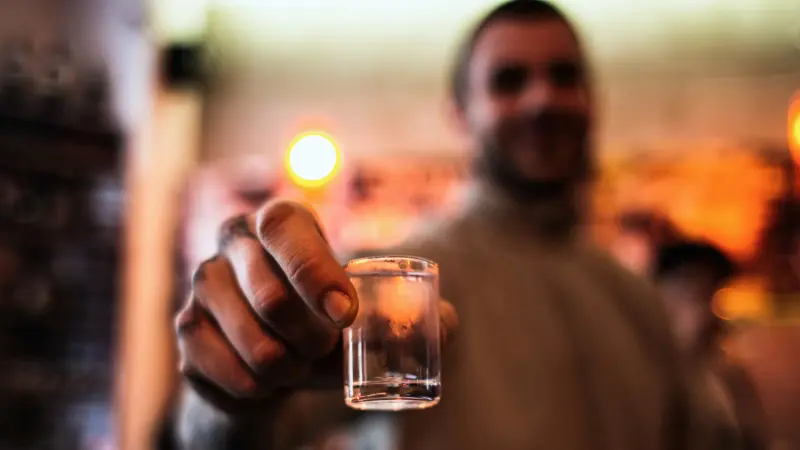 Cofepris alerta por tequila falsificado y adulterado