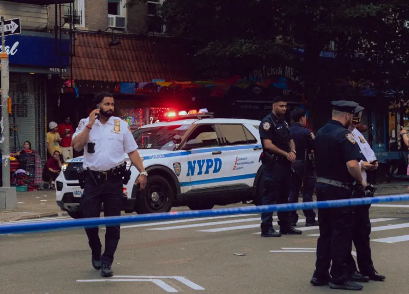 Investigan doble homicidio en Queens tras hallazgo de 2 mujeres baleadas