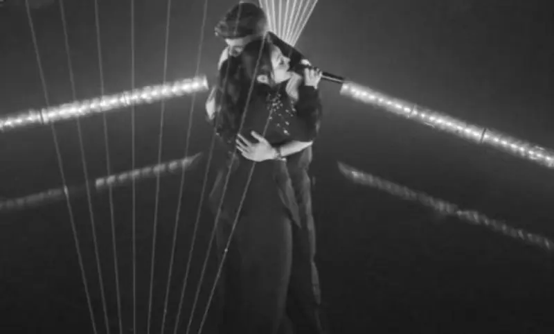 Revive Carla Morrison con Pablo Alborán desde Madrid