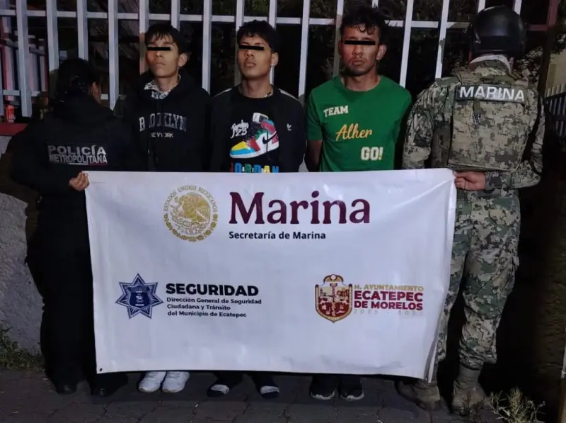 Detiene Policía de Ecatepec a tres por robo violento en un Oxxo
