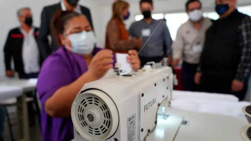 Industria textil confecciona bajos salarios e informalidad para las mujeres, su mayor fuerza laboral