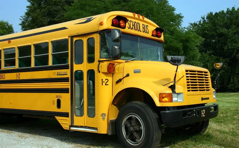 Investigan choque de autobús escolar en Staten Island que dejó 6 heridos
