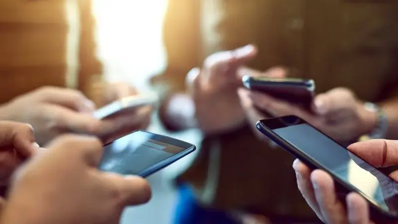 Leyes de redes sociales 2026: Qué países prohíben o restringen el acceso a menores de edad