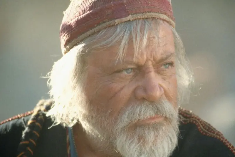 Oliver Reed, actor de 'Gladiator': "Mis dos ambiciones en la vida son beber hasta dejar secos todos los bares y acostarme con todas las mujeres del mundo"