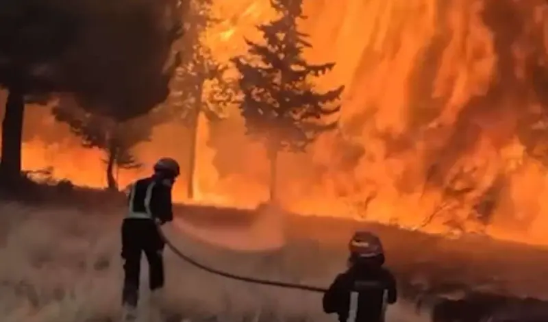 España amplía la emergencia nacional a Toledo: el incendio obliga a evacuar decenas de municipios