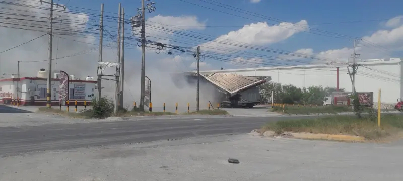 Deja 3 heridos incendio en gasera de Apodaca