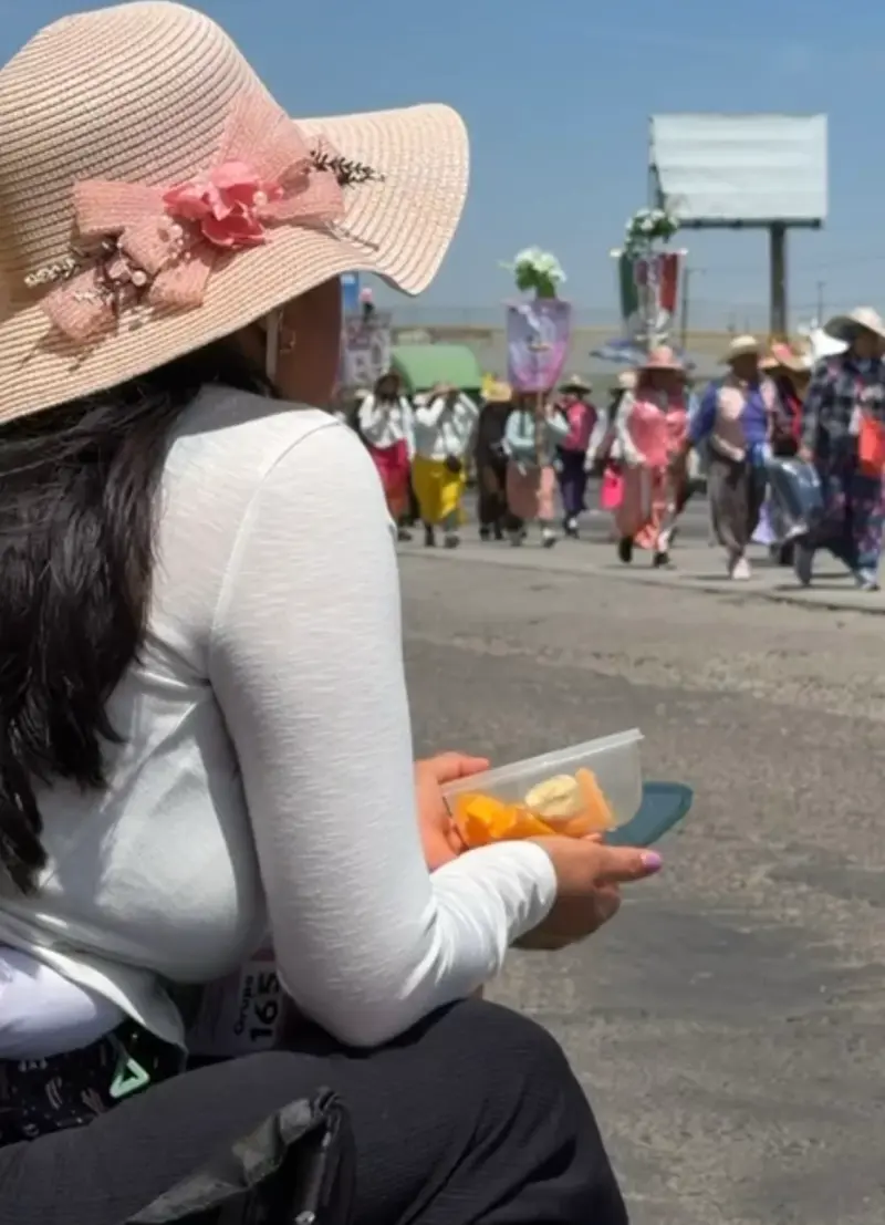 Nacional #Querétaro || ?????? Cientos de mujeres cargadas de fé y ánimos emprenden su camino hacia la Basílica de Guadalupe en el Tepeyac, la tradicional peregrinación supera las seis décadas de historia.
