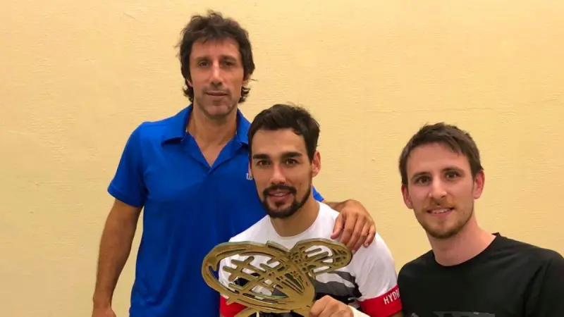 ¿Por qué dos tenistas con la misma técnica no ganan lo mismo? El secreto mental de Agassi y Nadal llega a León