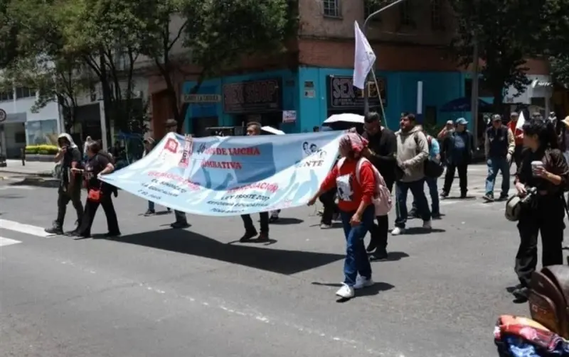 Marcha CNTE a oficinas de la SEP en la CDMX