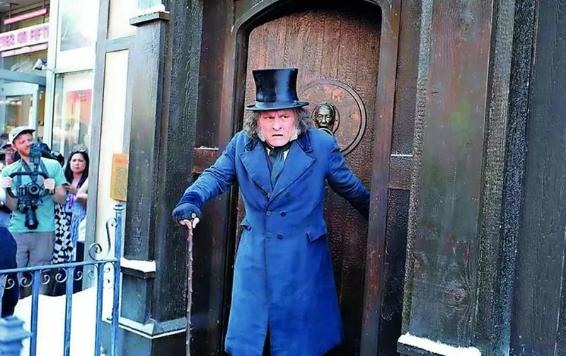 Johnny Depp reaparece como Ebenezer