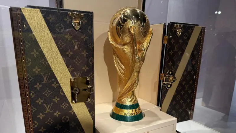 Trofeo del Mundial llegará con estilo en un baúl de Louis Vuitton hecho a medida