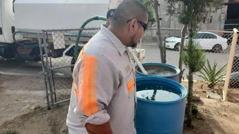 Ayuntamiento de Rosarito despliega 10 pipas para abastecer de agua a colonias afectadas