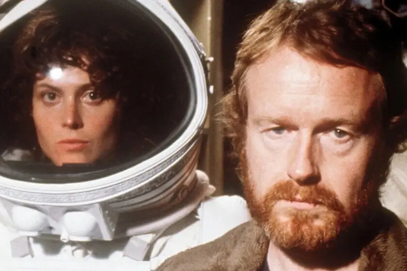 "Atraviesa su casco y le arranca la cabeza": el brutal final que Ridley Scott quería en 'Alien' y casi provoca su despido fulminante
