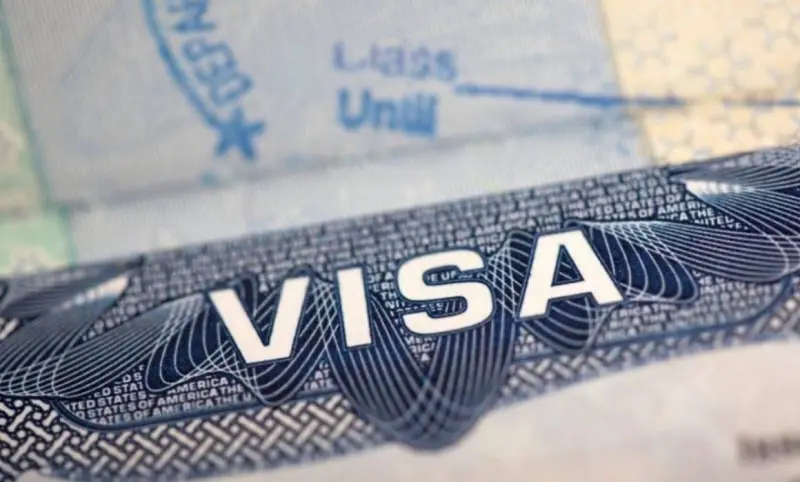 Restringen visas de estudio en EU para frenar estadías vencidas