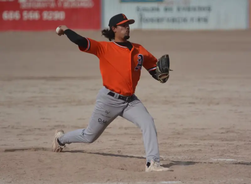 Liga Amateur de Mexicali busca amarrar las semifinales del Estatal de Béisbol de Primera Fuerza