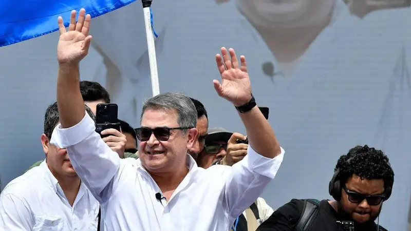 Juan Orlando Hernández regresa a Honduras tras recibir indulto en Estados Unidos