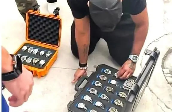 Obligan a jugadores a regresar relojes