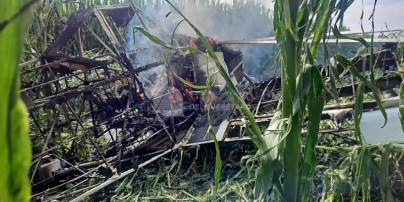 Se desploma aeronave de fumigación en San Juan del Río; piloto sobrevive