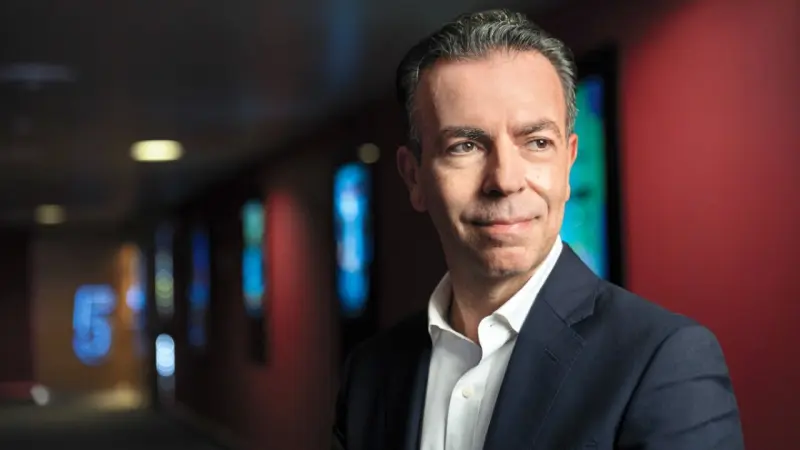 El empresario michoacano que convirtió a Cinépolis en el rey del cine y ni Germán Larrea pudo destronarlo