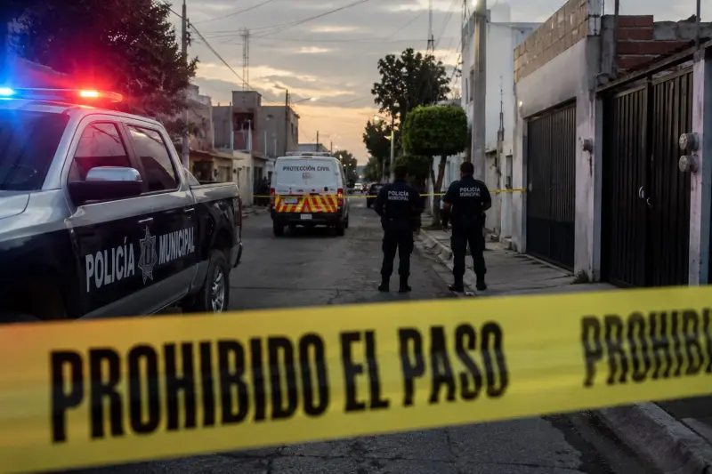 Investigan presunto feminicidio de una mujer en la colonia 10 de Mayo