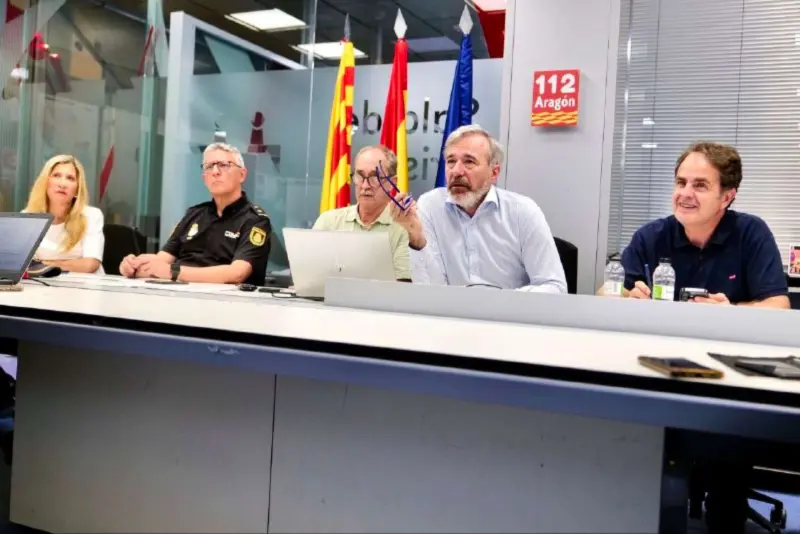 Aragón evacúa pueblos por el fuego de Orés: el Gobierno alerta de su “gran potencial de destrucción”