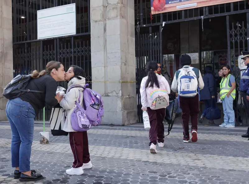 La educación no puede ser rehén de intereses políticos y económicos