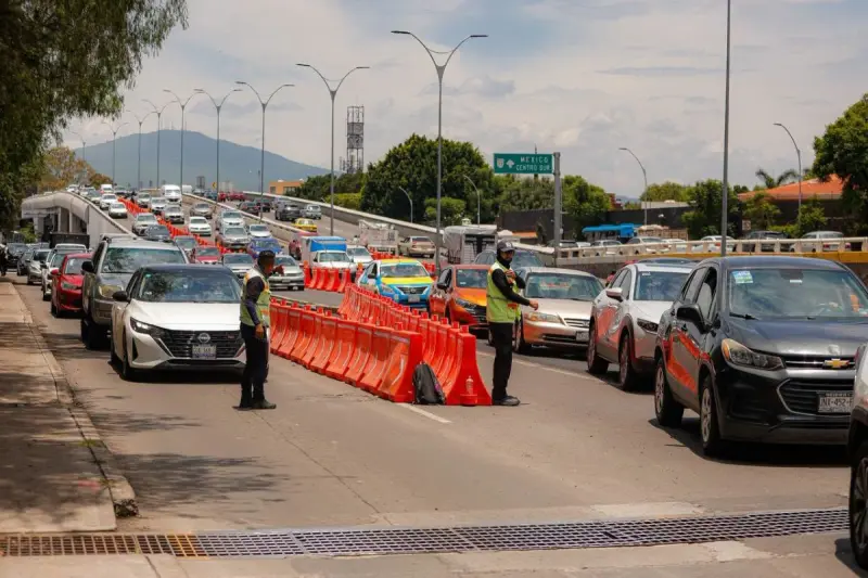 ¿Qué vehículos tienen prohibido el paso en Bernardo Quintana por obras del tren México-Querétaro?