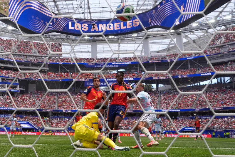 Brindis de balón en copa