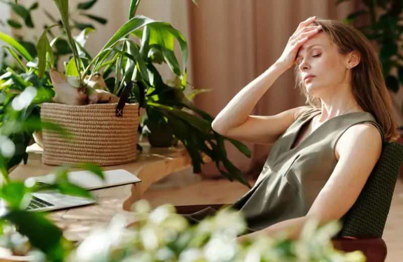 Por qué aparece el cansancio a media tarde y qué hábitos recomienda la ciencia para recuperar energía sin afectar tu salud ni tu productividad