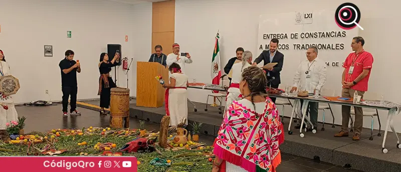 Médicos tradicionales reciben constancias en Congreso Local