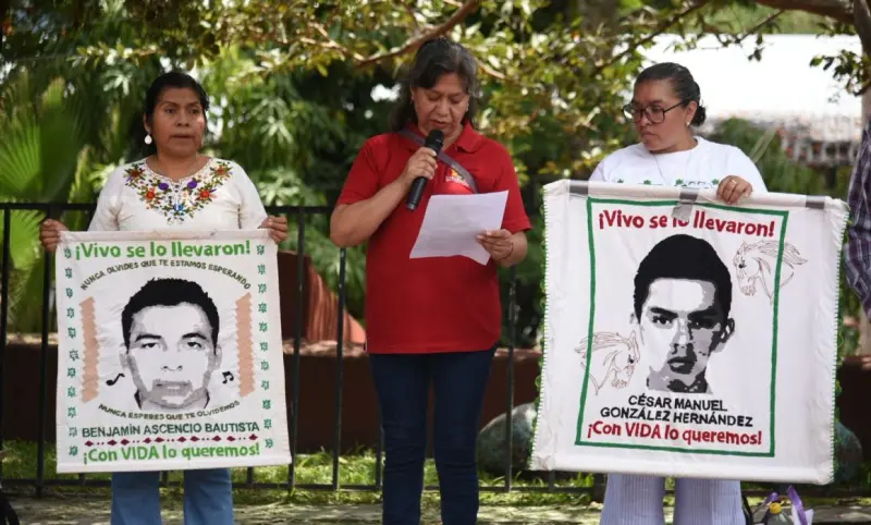 Terrible, que CNDH exonere al Ejército igual que AMLO: padres de los 43