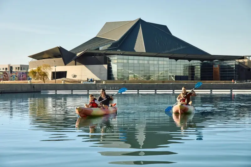 Kiwanis Recreation Center en Tempe: diversión familiar y alberca de olas en Arizona