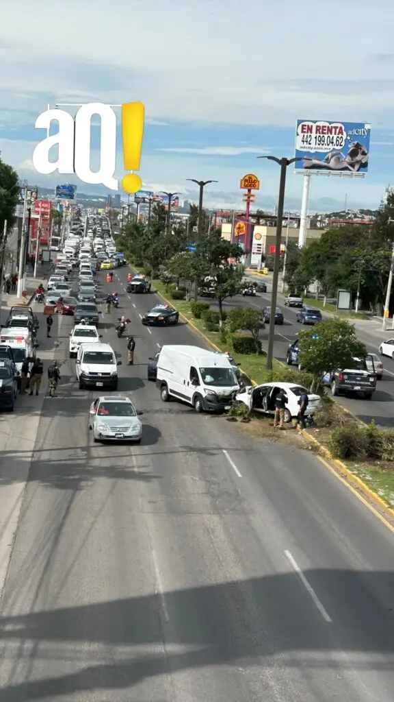 Caen seis tras persecución en Corregidora; viajaban en taxi por aplicación robado