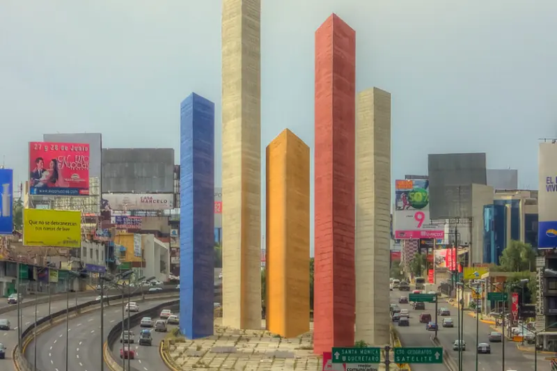 Cinco prismas de concreto cambiaron la forma de ubicarse en Ciudad de México y ese nunca fue el plan