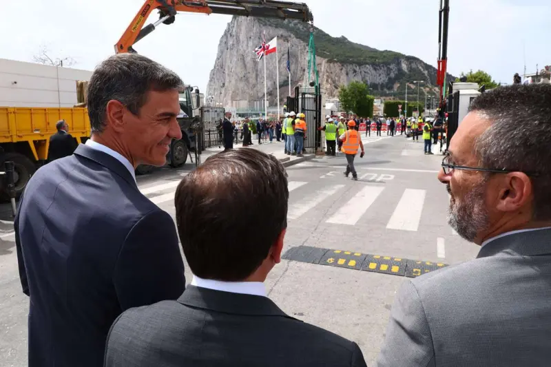 Sánchez pasa página en Gibraltar por el fin de la Verja: “cae el último muro de la Europa continental”