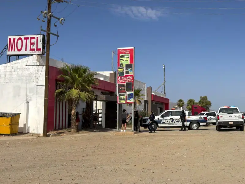 Riña dentro de motel termina con disparos y fuerte operativo policial