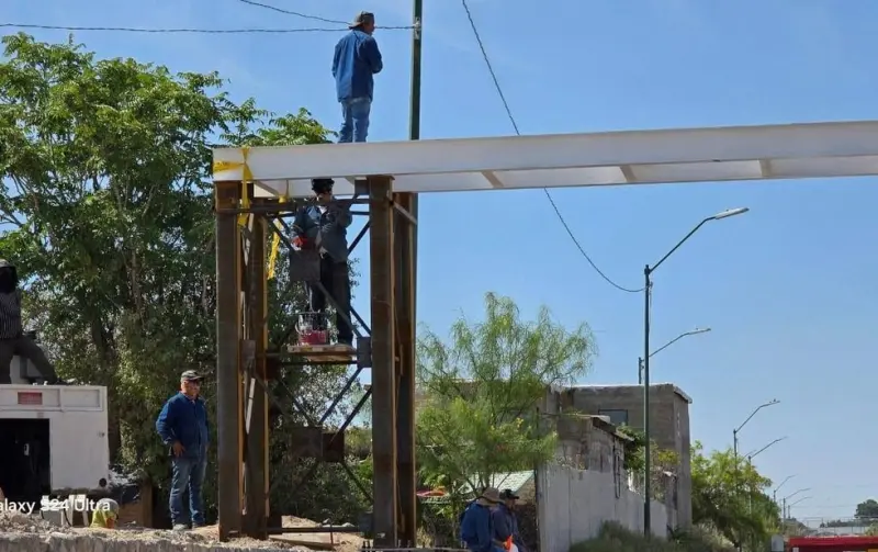 Inicia colocación de puente peatonal en viaducto Mártires del 68
