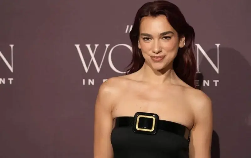 Respalda Dua Lipa protestas contra resort Trump en Albania