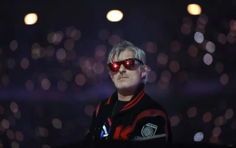 Hallan muerto al DJ Kavinsky en su casa de París